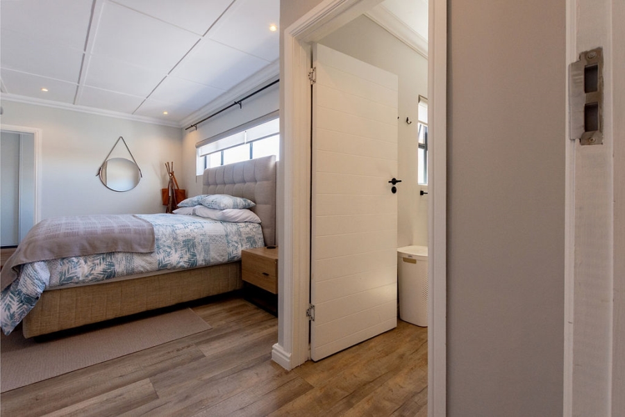 4 Bedroom Property for Sale in Calypso Beach Western Cape